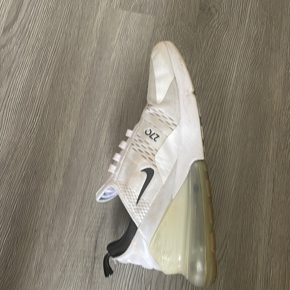 Nike Air Max 270 - Picture 3 of 3